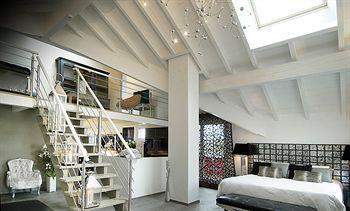 Hotel De Maison Rouge 4*